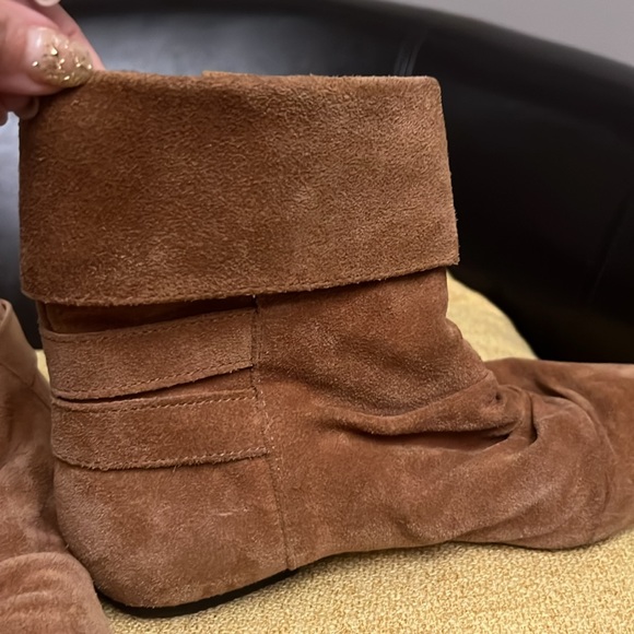 Cute suede ankle boots size 7M - Picture 7 of 10